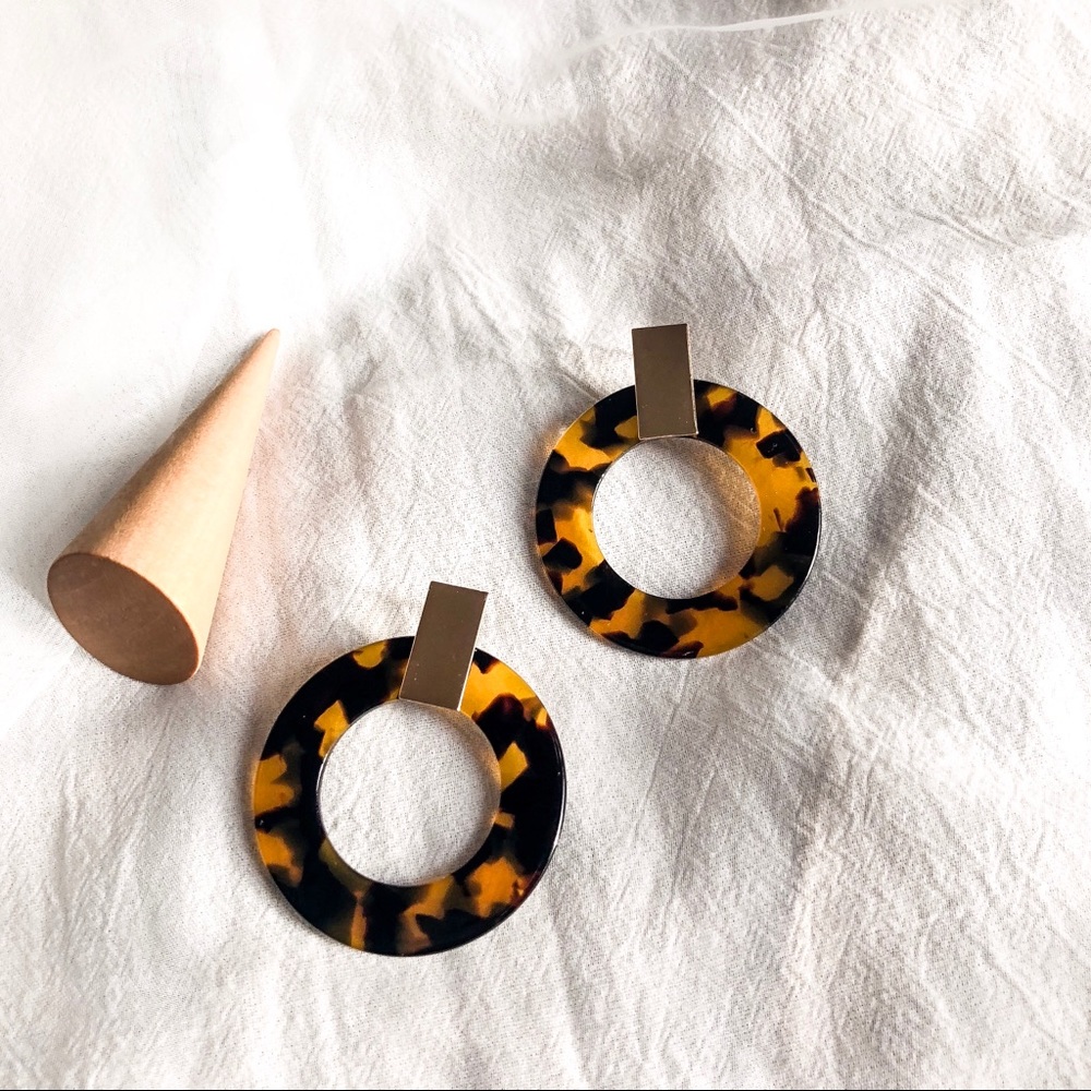 New! Gold Dark Tortoise Shell Resin Hoop Earrings - Picture 5 of 6